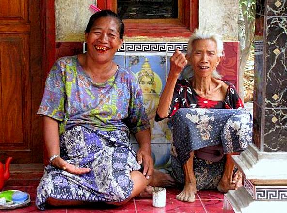 Balinese women -North Bali