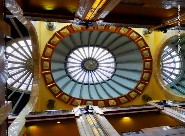 lobby ceiling of Palacio Bellas Artes