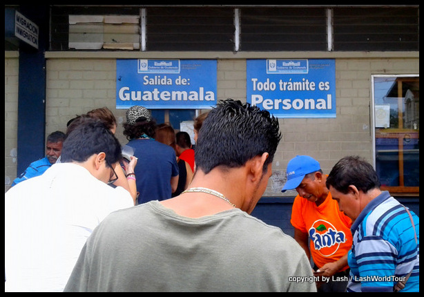Guatemalan immigration at border with El Salvador