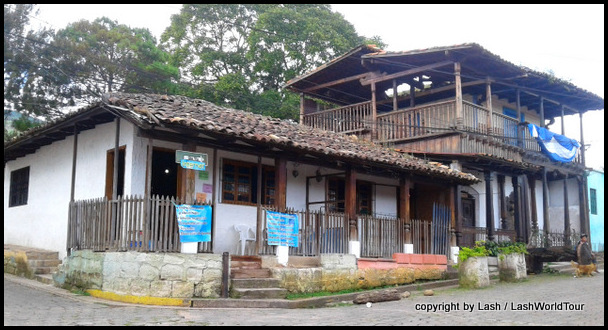 colonial building in Valle de Angeles 