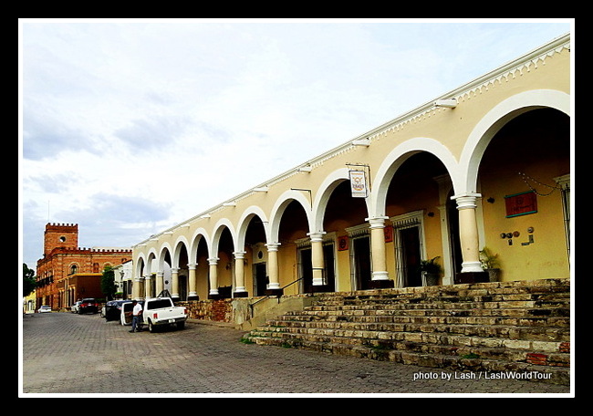 porticos on buildings lining Plaza del Armas in Alamos
