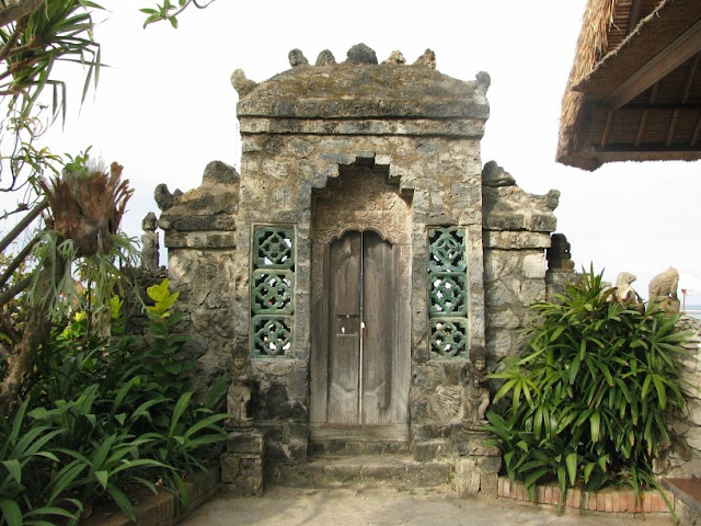 Balinese gate - Sanur beach side resorts