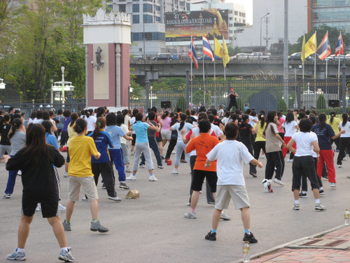 public aerobics at Lumpini Park