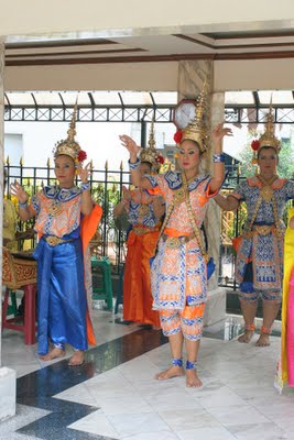 Thai dance performance at City Pillar Shrine