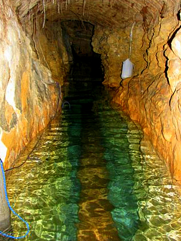 Molnar Janos Cave entry - Budapest