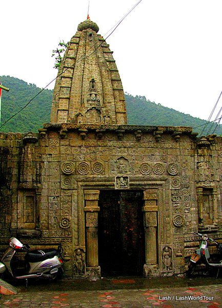 ancient Shiva temple in Mandi India