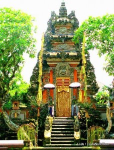 my small group tour of Bali visits several Balinese temples
