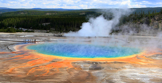 Yellowstone thermal pool by Frank Kovalchek from Flickr CC
