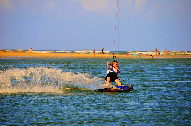 kite boarding at Caloundra - photo by Thinboyfatter on Flckr CC