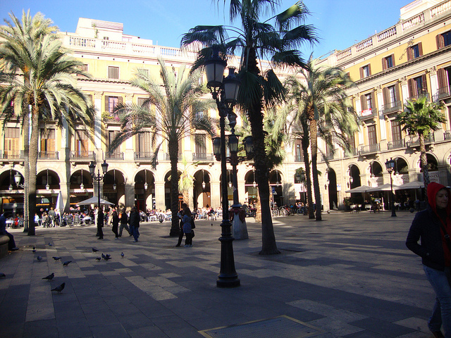 Plaza Reial in Barcelona's Gothic District - photo by Oh-Barcelona on Flickr CC