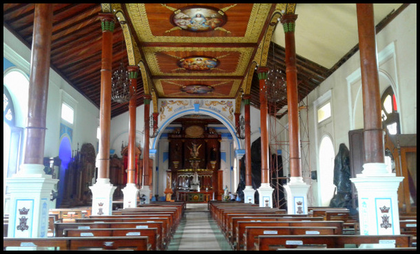 interior of Iglesia Xalteva - Granada - Nicaragua