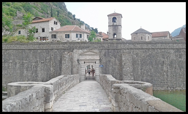 bridge to Kotor old town
