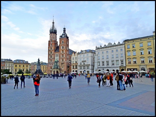 Krakow main plaza 3